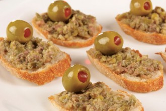 Canapés Com Tapenade De Azeitonas